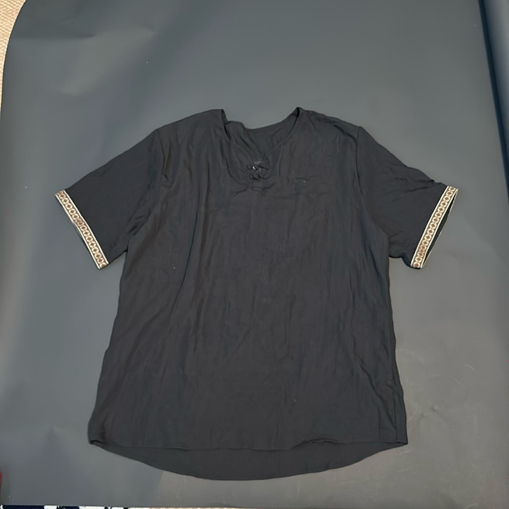Men’s club shirt with tribal trim on sleeves